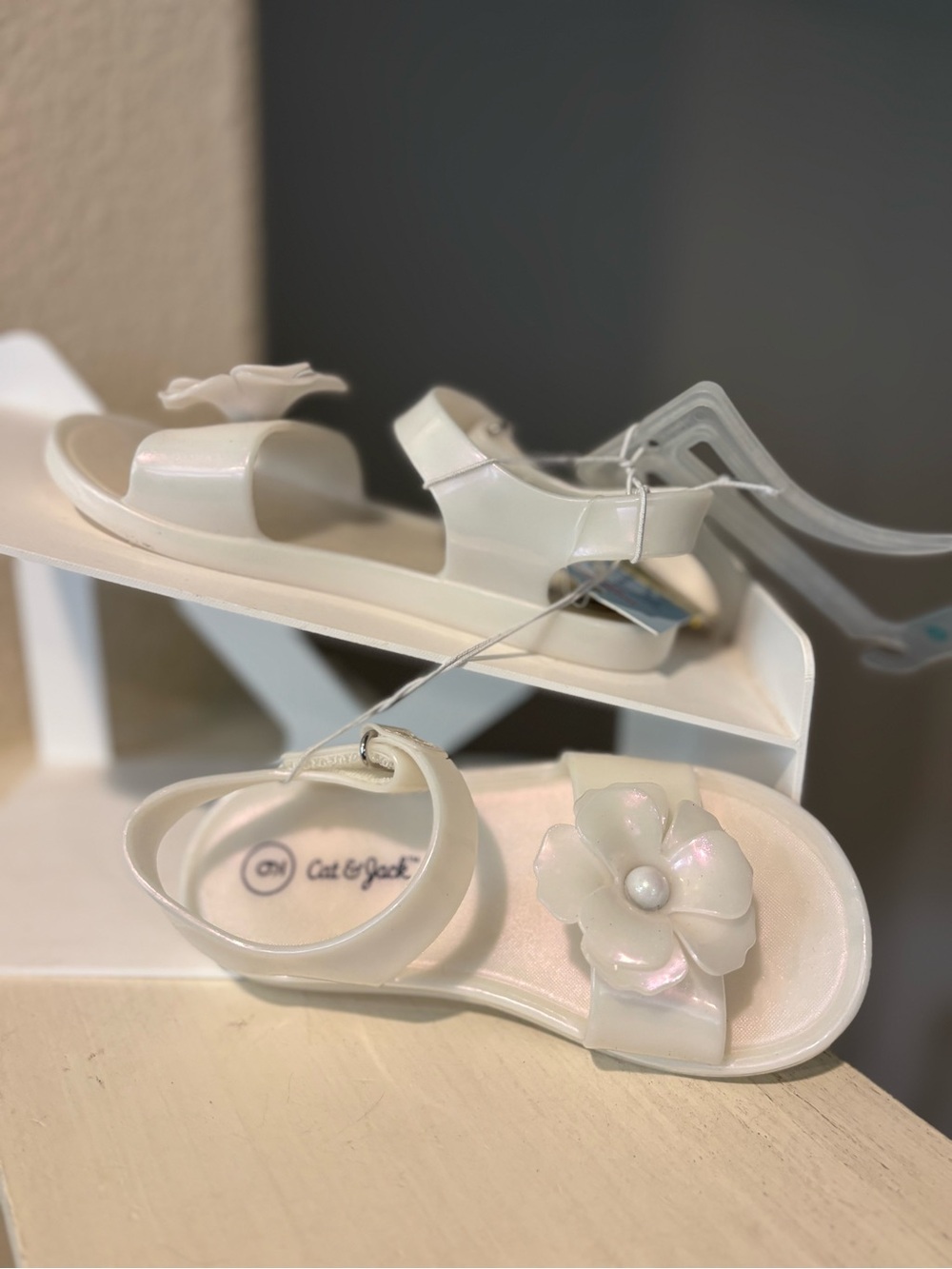 Girls Cat & Jack Toddler Pearl White Colored Sandal Size 9 NEW - Picture 2 of 6